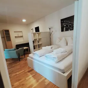 Center Golden Roof Apartment